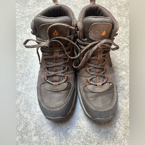 Vasque 7400 Hiking boots. Men’s 9M